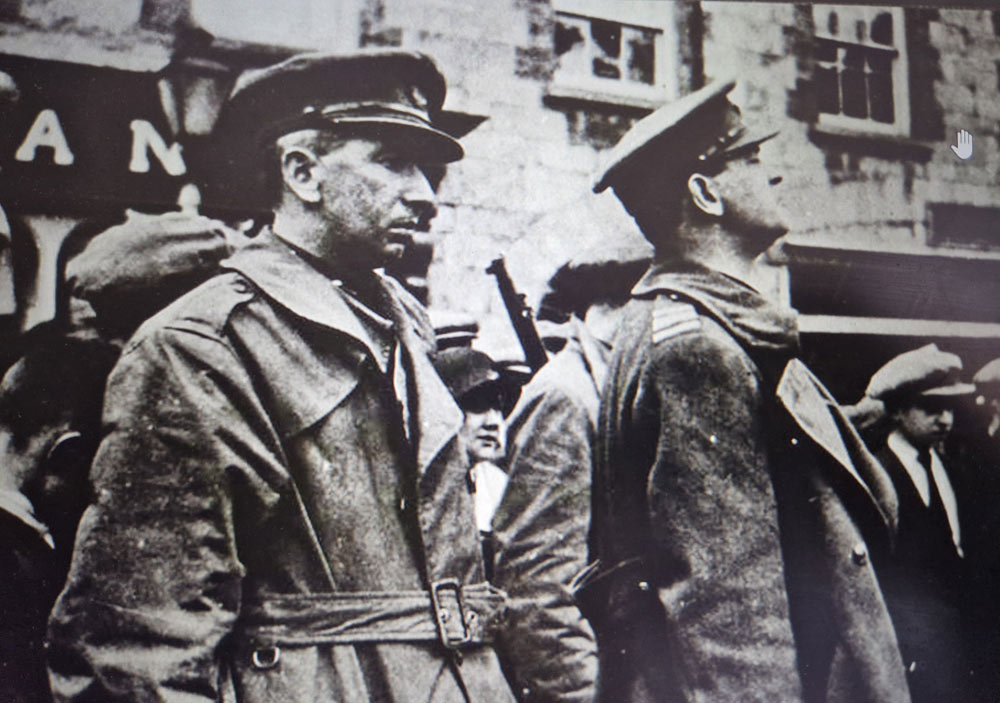Brigdadier General Fionán Lynch with Michael Collins in Tralee in August 1922